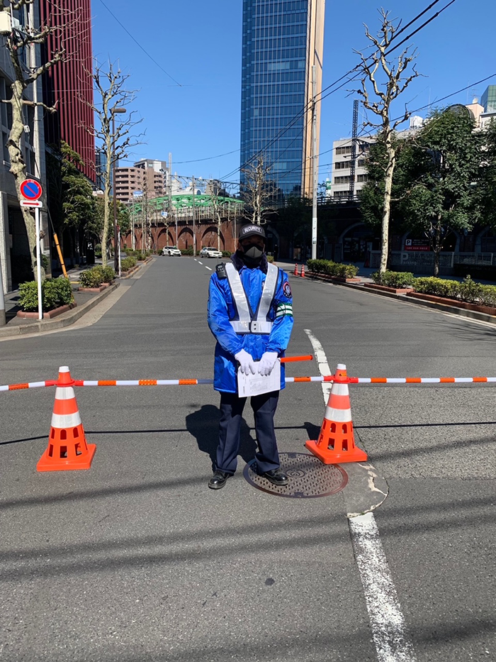 画像：イベント雑踏警備の案内係です。